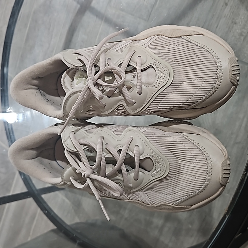 Womens Adidas Ozweego Size 8